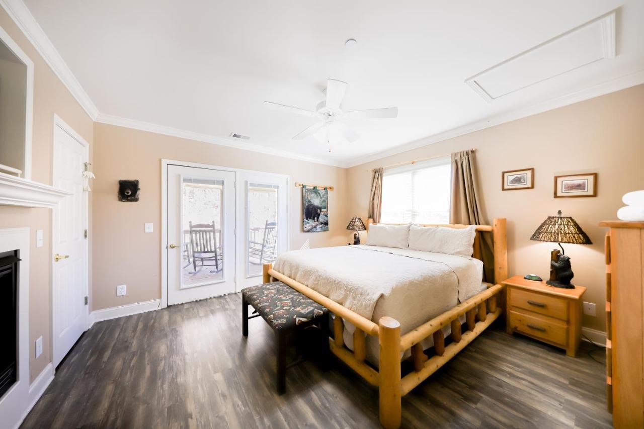 The Bears Den Apartment Helen Bagian luar foto