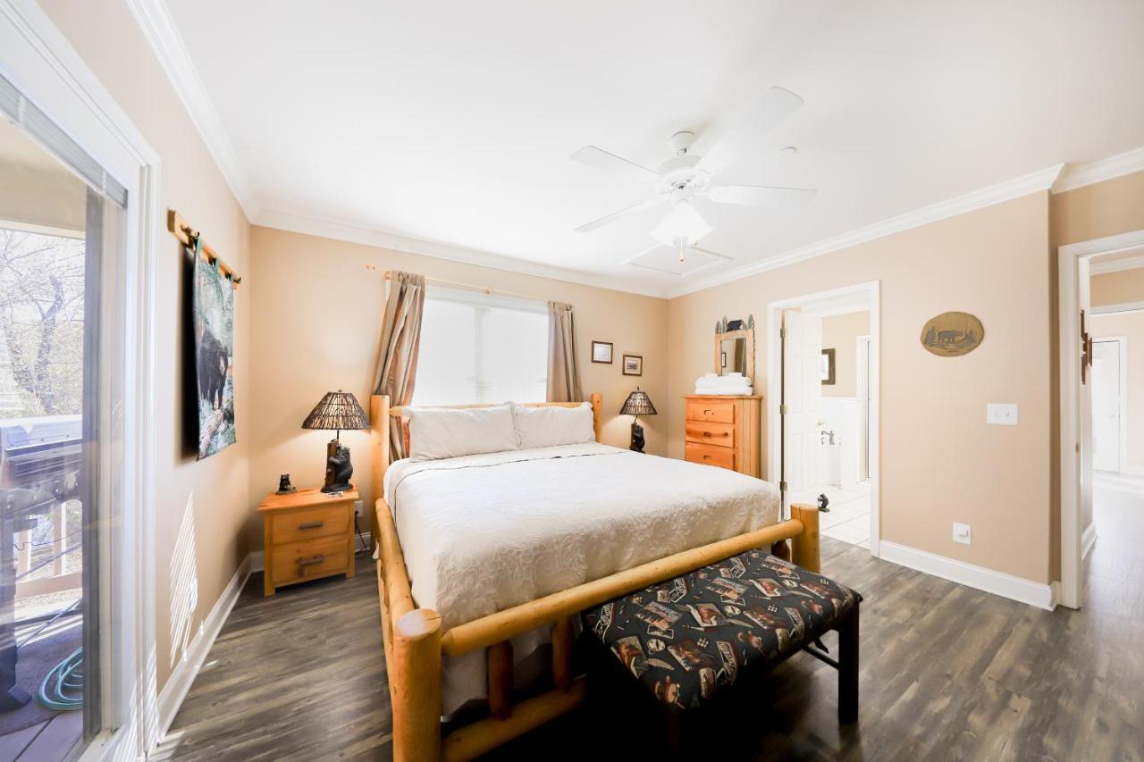 The Bears Den Apartment Helen Bagian luar foto