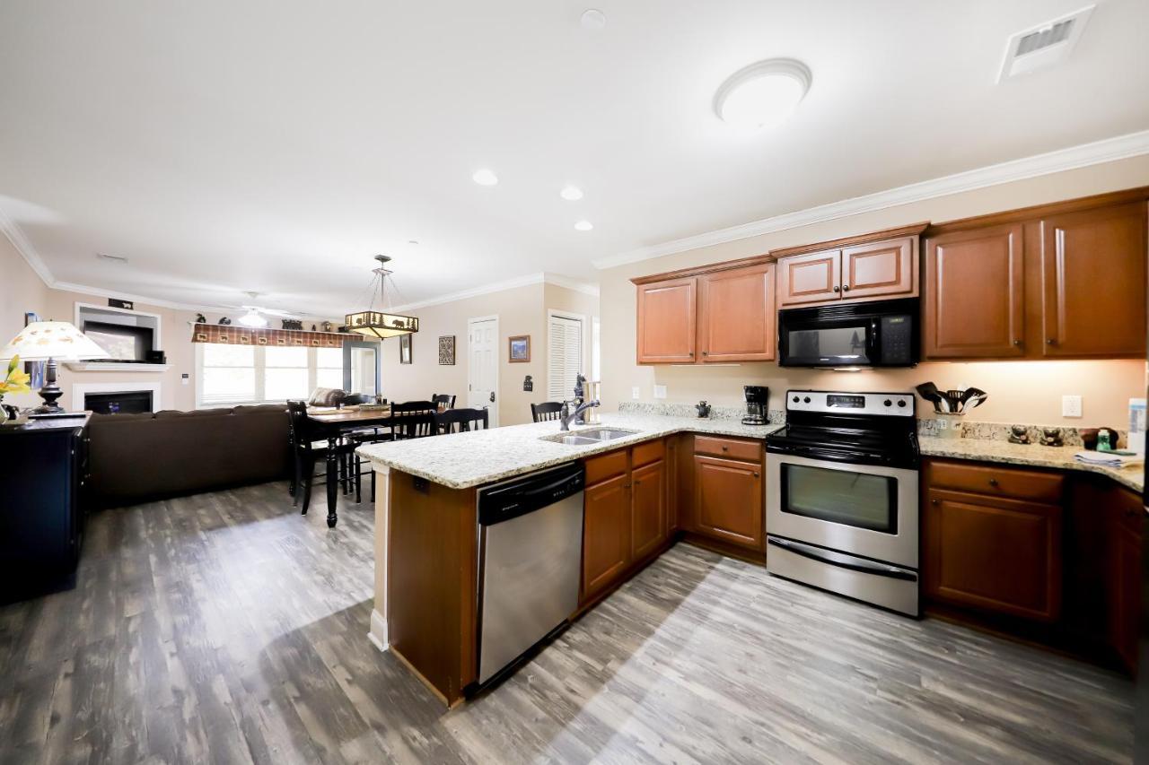 The Bears Den Apartment Helen Bagian luar foto