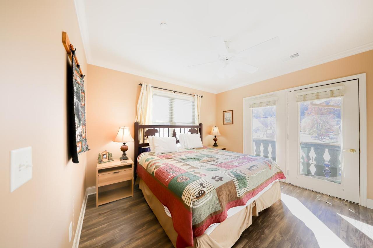 The Bears Den Apartment Helen Bagian luar foto